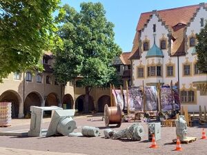 Innenhof des Kunstmuseums Moritzburg Halle, Ausstellungsdetail Planetarische Bauten, Foto: AK/SAK