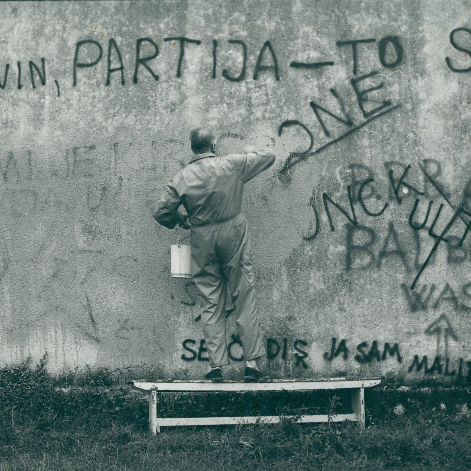 Tomislav Gotovac: Degraffiting, 1990, Courtesy Collection Sarah Gotovac, Tomislav Gotovac Institute, Zagreb Tomislav Gotovac: Degraffiting, 1990, Courtesy Collection Sarah Gotovac, Tomislav Gotovac Institute, Zagreb