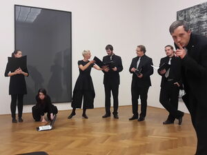 AUDITIVVOKAL Dresden vor Werken Gerhard Richters im Albertinum, Staatliche Kunstsammlungen Dresden © Gerhard Richter 2018 (21062018) AUDITIVVOKAL Dresden vor Werken Gerhard Richters im Albertinum, Staatliche Kunstsammlungen Dresden © Gerhard Richter 2018 (21062018)