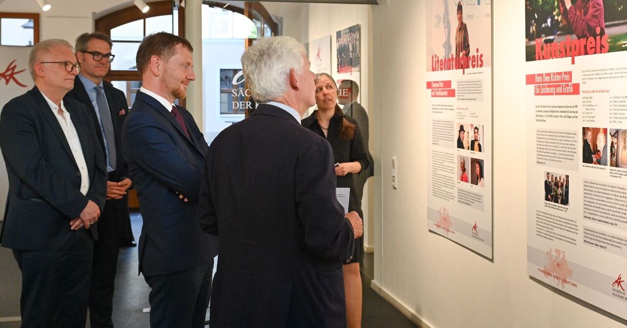 Ausstellungseröffnung mit Dr. Johanna Aberle, Michael Kretschmer, Ministerpräsident der Freistaates Sachsen und der Akademieleitung, Foto: Anja Schneider Ausstellungseröffnung mit Dr. Johanna Aberle, Ministerpräsident und Akademieleitung